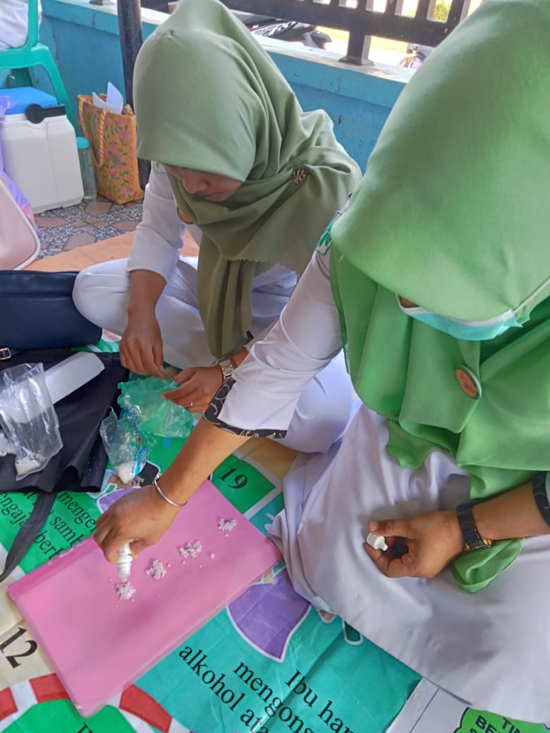 Puskesmas IV Koto Mudik Melakukan Pemeriksaan Garam Beryodium di Posyandu