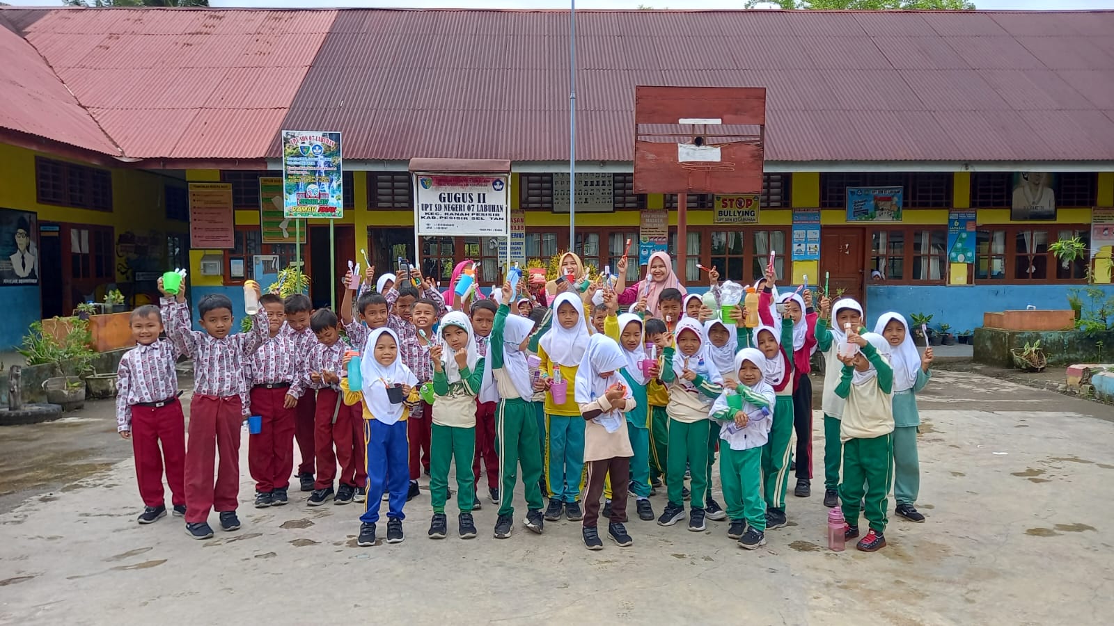 Sikat Gigi Massal di SDN 07 Labuhan Wilayah Kerja Puskesmas Balai Selasa