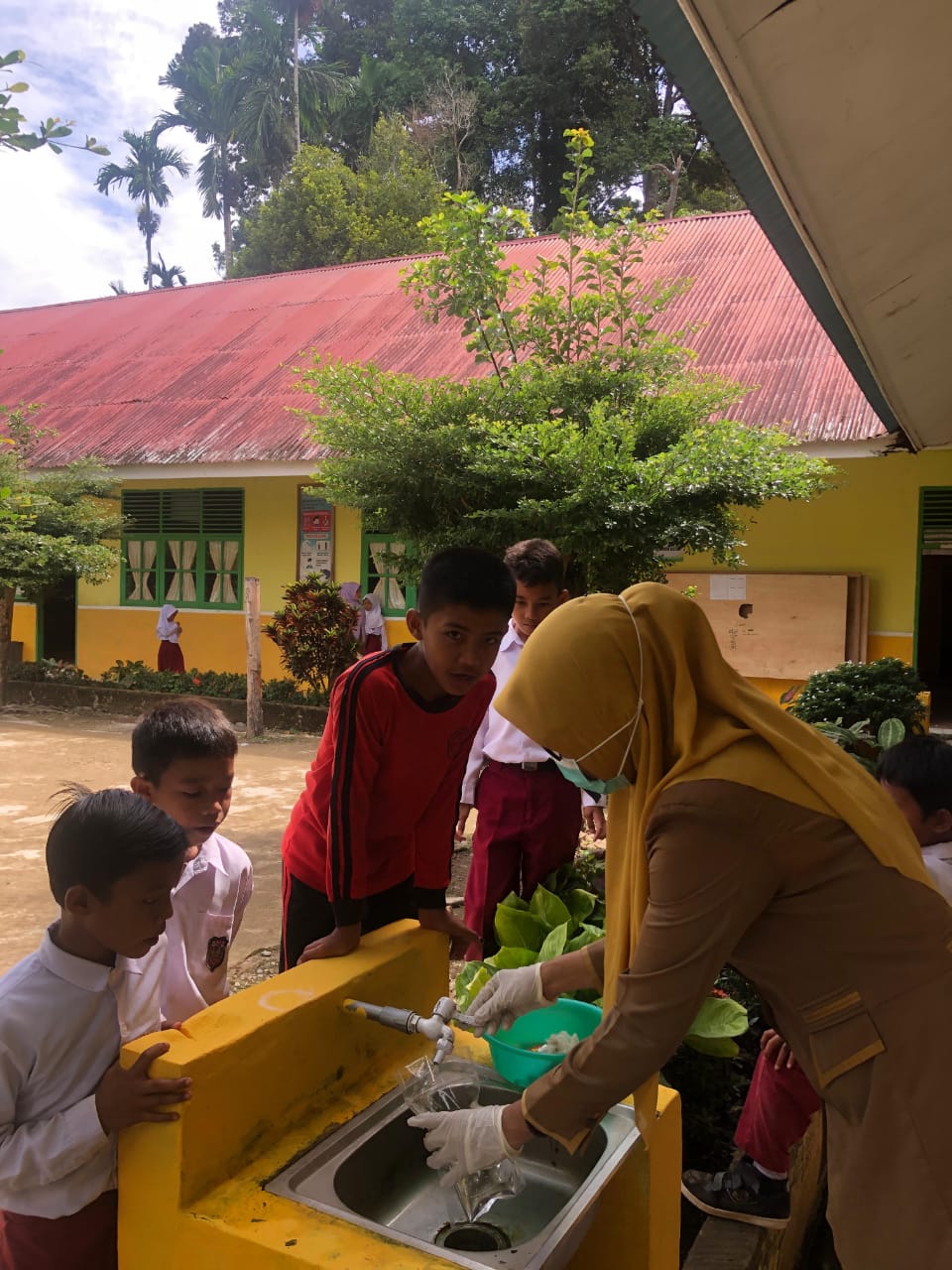 Infeksi Sanitasi Sekolah dan Pemeriksaan Air Minum dan Mentah di SDN 26 Pelangai Kecil di Wilayah Ke