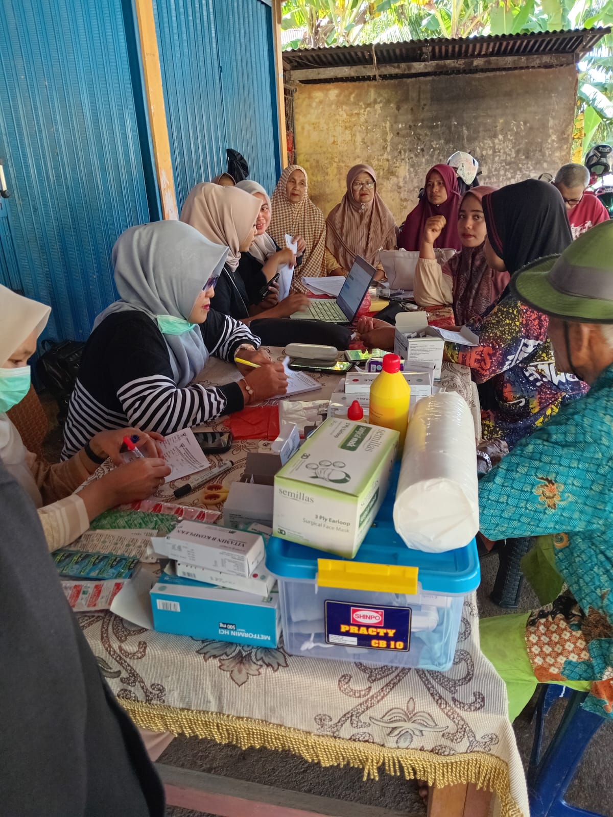 Tim kesehatan PKM Barung Barung Balantai  Membuka Posko di Lokasi Terdampak Parah Akibat Banjir