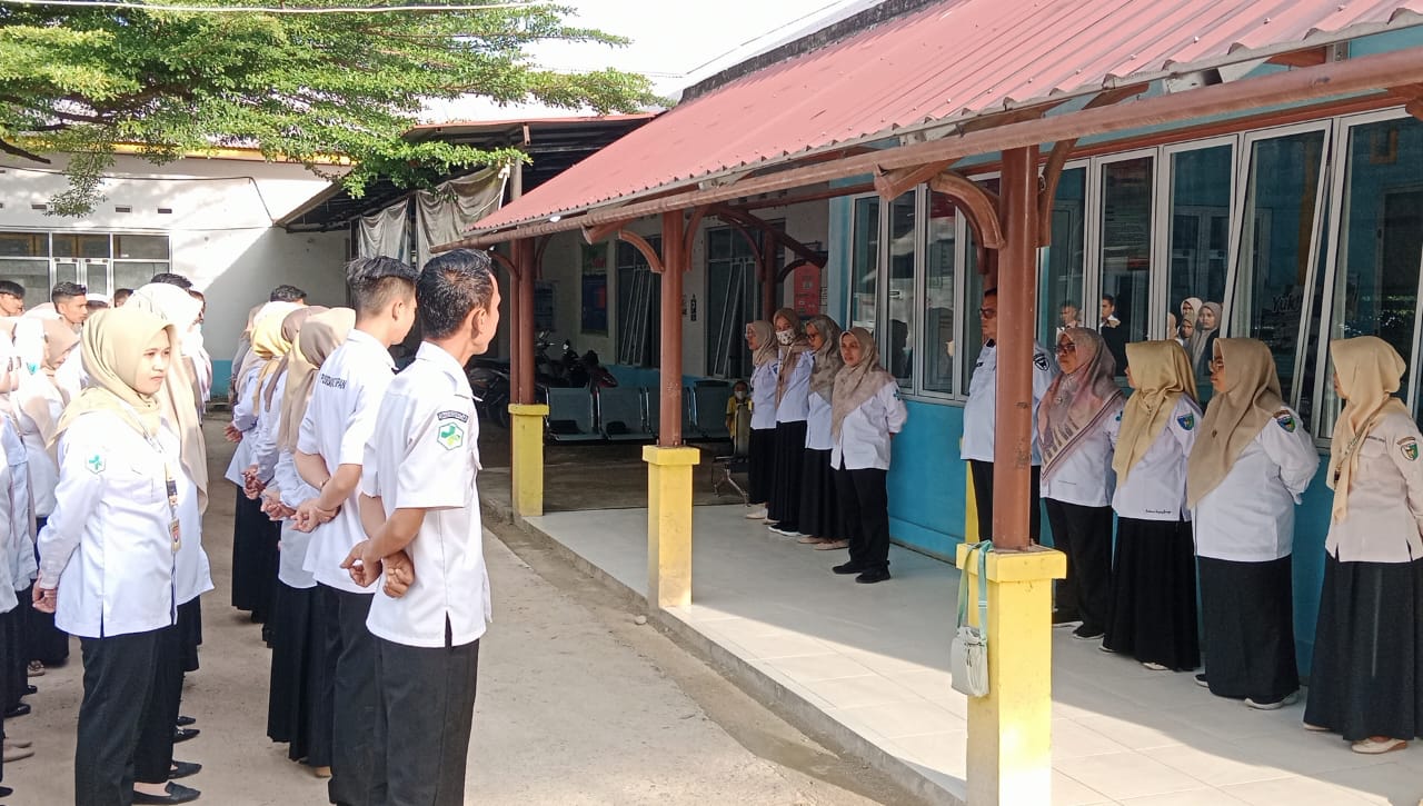 Pelaksanaan Apel Pagi Kepala Dinas Kesehatan, Pengendalian Penduduk dan KB di PKM Tapan