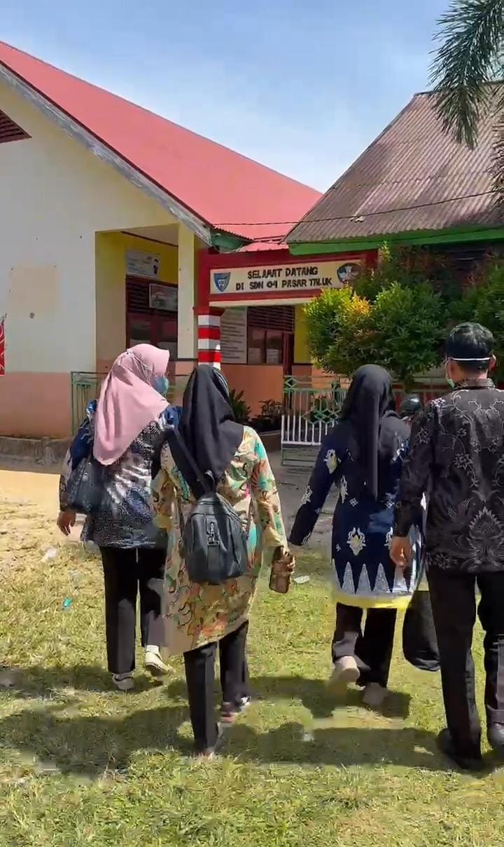 Penyelidikan Epidemiologi pada Kasus Diare, dan Penyuluhan PHBS  pada Anak Sekolah.