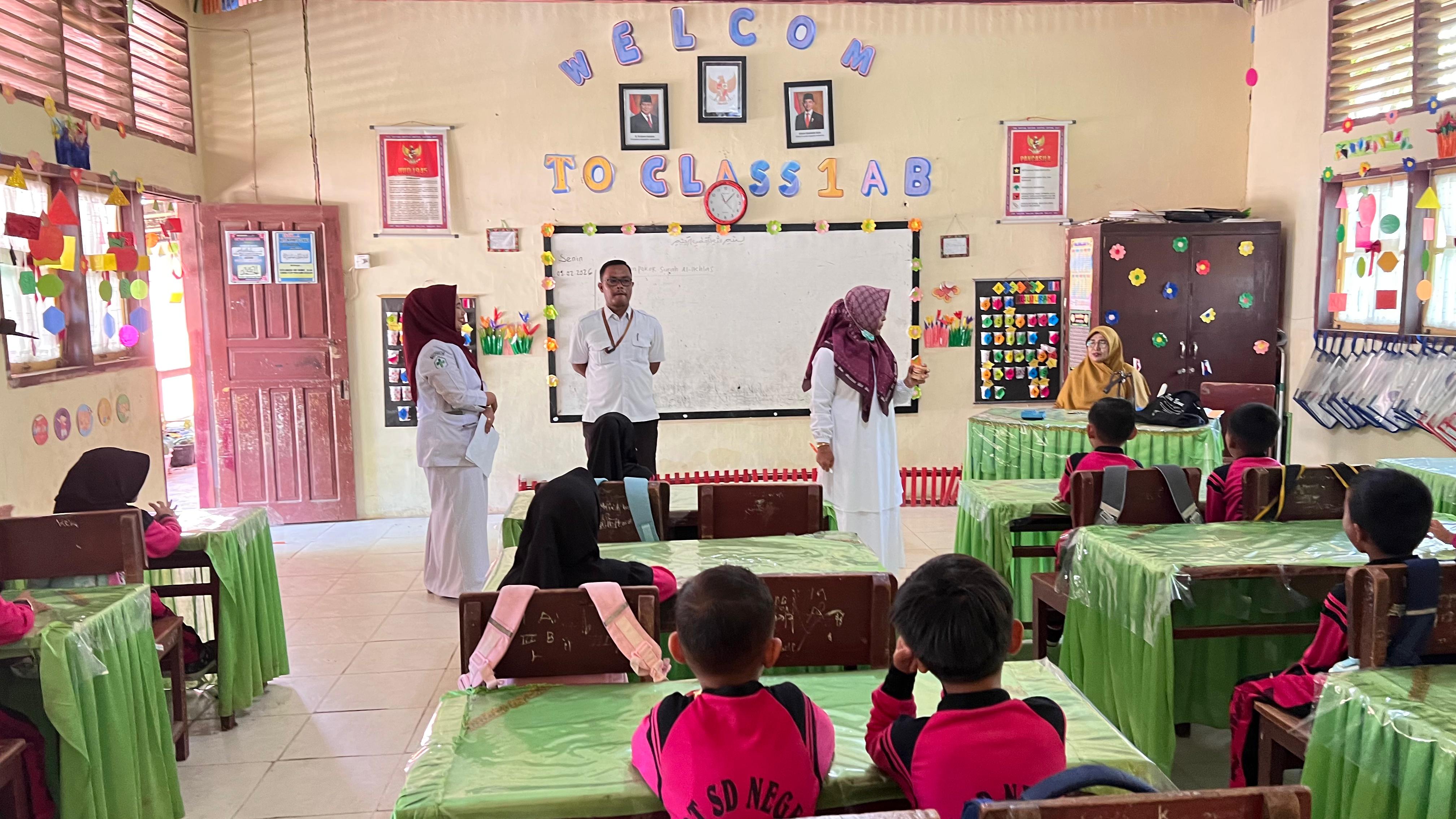 Pelaksaan Penimbangan Berat Badan dan Tinggi Badan serta Penyuluhan dan pemeriksaan Kesehatan Gigi d