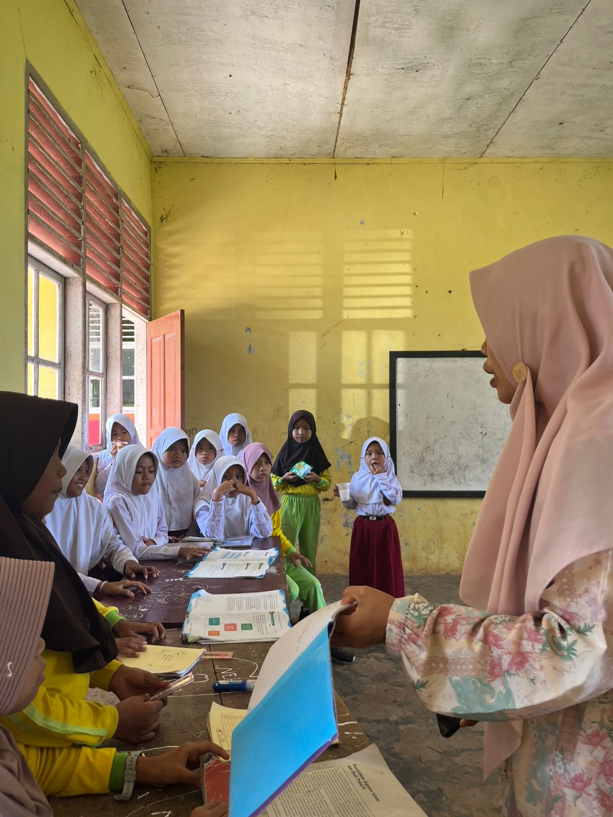 Kegiatan UKS Pembinaan Dokter di  SDN 34 Batu Bal