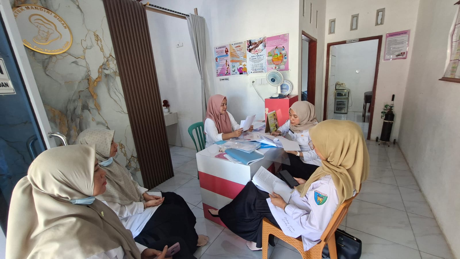 Visitasi Praktik Mandiri Bidan (PMB) di wilayah kerja Puskesmas Pasar Kyok dan wilayah kerja Puskesm