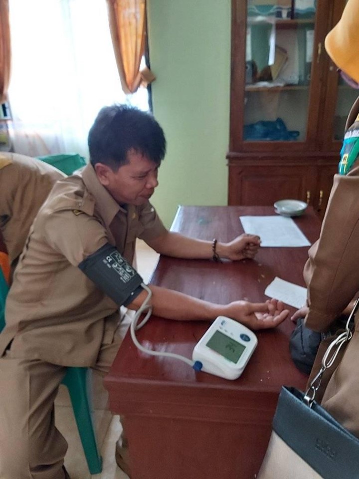 Kegiatan Chek Up Kesehatan bagi staf kantor camat Silaut