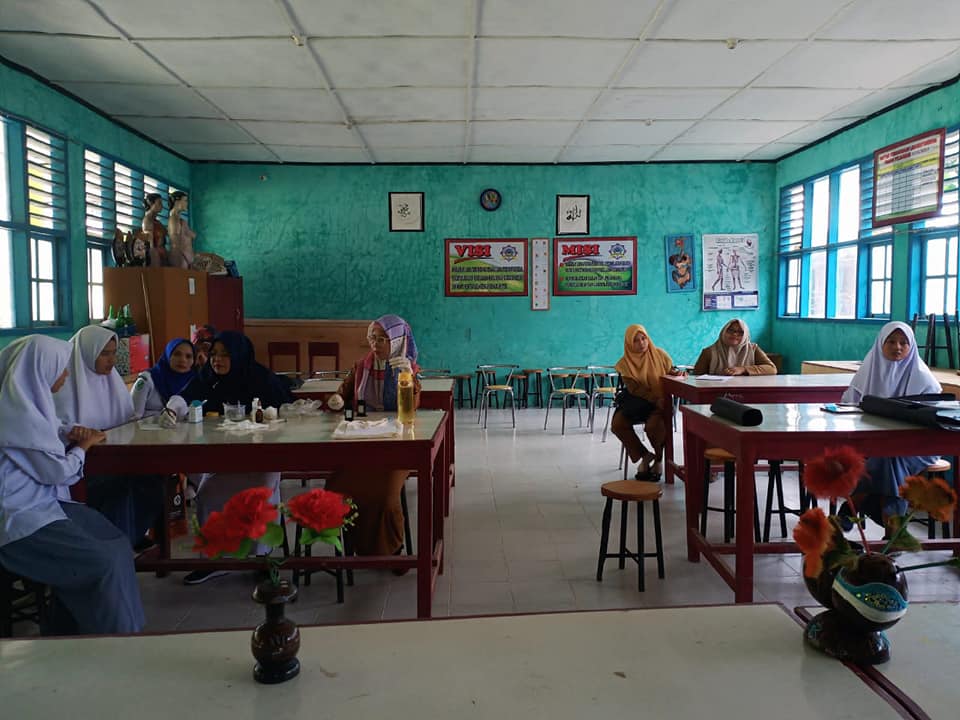 Lomba pemilihan Duta FE remaja Putri di SMP2, MTsN dan SMA2 Batang Kapas