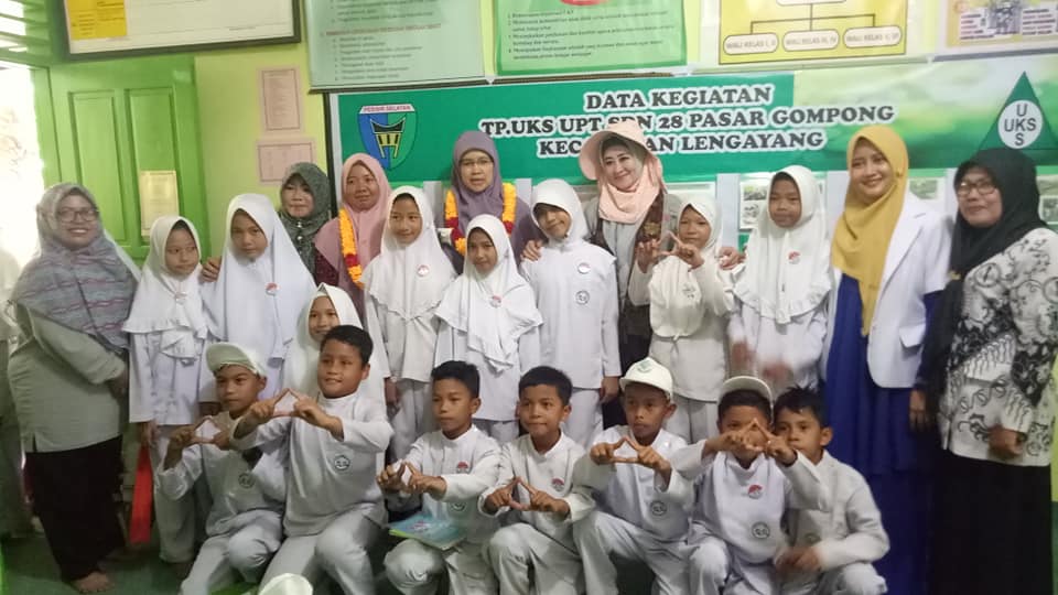 Ketua TP PKK Kab. Pesisir Selatan dan Tim Verifikasi Pusat Kabupaten Sehat di Kecamatan Lengayang..