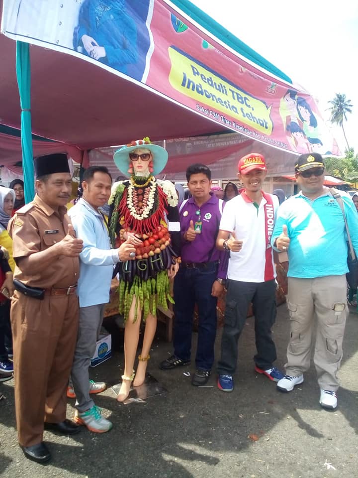 Lomba merangkai buah dan sayur dari ibu2 PKK Nagari se Kecamatan Linggo Sari Baganti