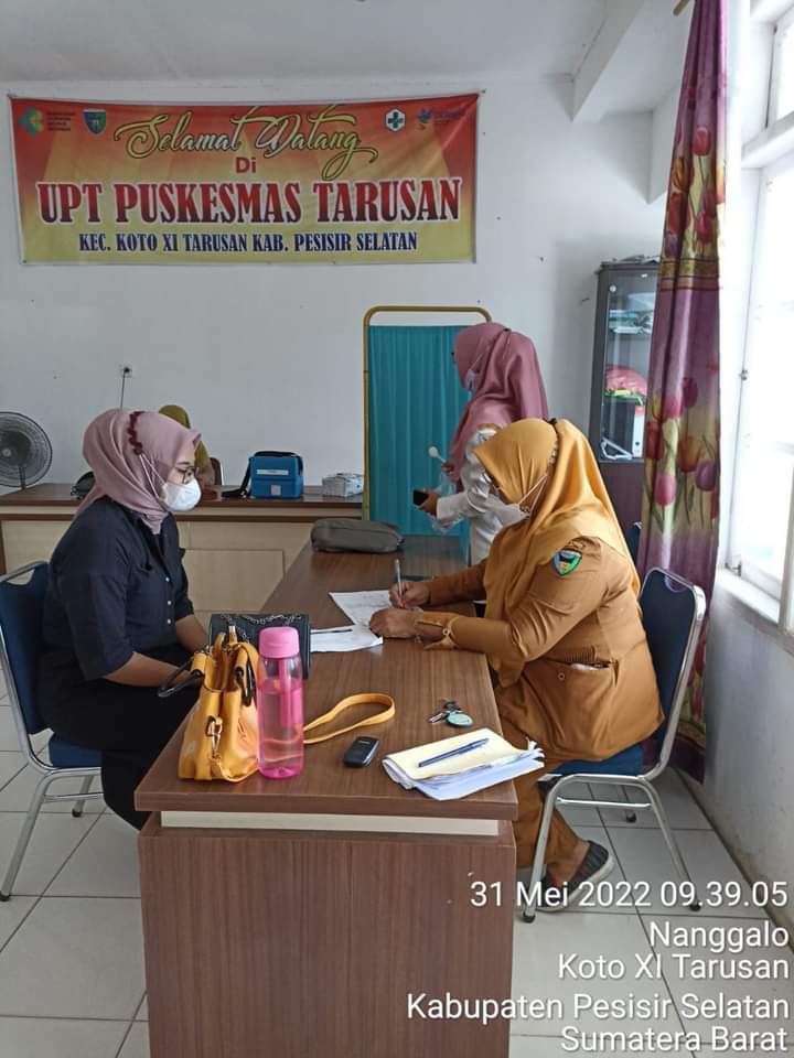 Tim Vaksinator UPT Puskesmas Tarusan layani vaksinasi vovid19 setiap hari