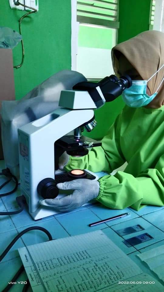 UPT Puskesmas Tarusan lakukan crosscheck terhadap pemeriksaan laboratorium malaria baik dari sedian 