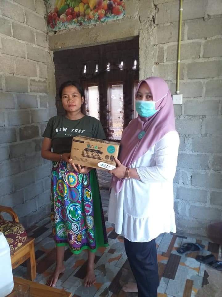 Kegiatan pelacakan ibu hamil KEK ditemukan di Nagari Koto VIII yang dilakukan oleh petugas gizi pusk