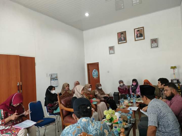 Pendampingan Inovasi Daerah di kantor Camat Bayang bersama Tim Inovasi Daerah dari Bapedalitbang Kab