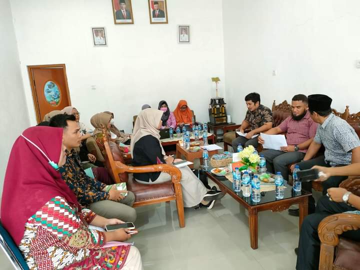 Puskesmas PasarBaru menghadiri pertemuan Monitoring, Evaluasi dan Pendampingan Inovasi Daerah di kan