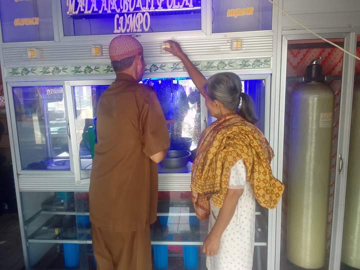 PUSK.LUMPO LAKUKAN PENGAMBILAN SAMPEL AIR D.A.M (DEPOT AIR MINUM) DAN KOMUNAL (WESLIK DAN PAMSIMAS)