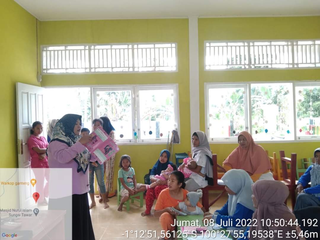 UPT Puskesmas Tarusan  melakukan kegiatan pemantauan pertumbuhan di posyandu mawar kampung Sungai Ta