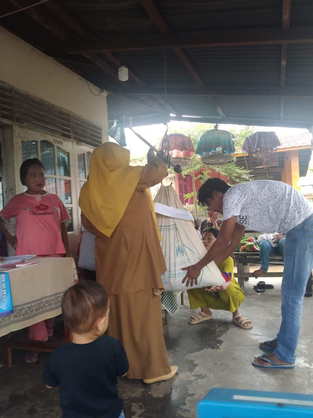 UPT Puskesmas Tarusan akukan pemantauan pertumbuhan di Posyandu Permata Bunda 2 Gurun Panjang 