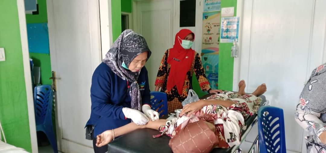 Puskesmas Balaiselasa adakan Bhakti Sosial KB IMPLAN yang dilakukan oleh Bidan puskesmas Balai Selas