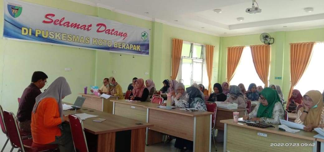 Puskesmas Koto Berapak melaksanakan Lokakarya Mini (lokmin) Bulanan.