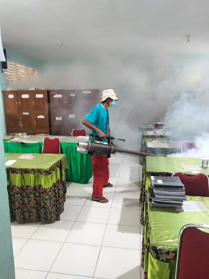 Puskesmas Salido  dan Seksi P2P Dinkes Pessel melaksanakan Kegiatan Fogging di SMA 3 Painan, SLTP 1 