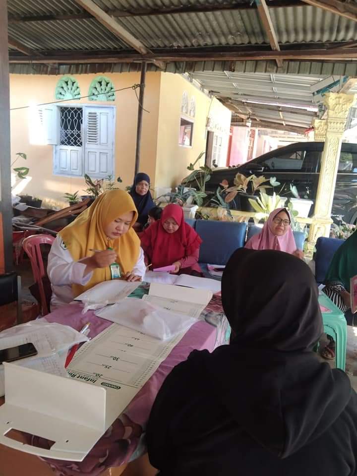 Tenaga gizi Puskesmas Tarusan  Senin 8 Agustus 2022 melakukan pemeriksaan garam.beriodium di posyand