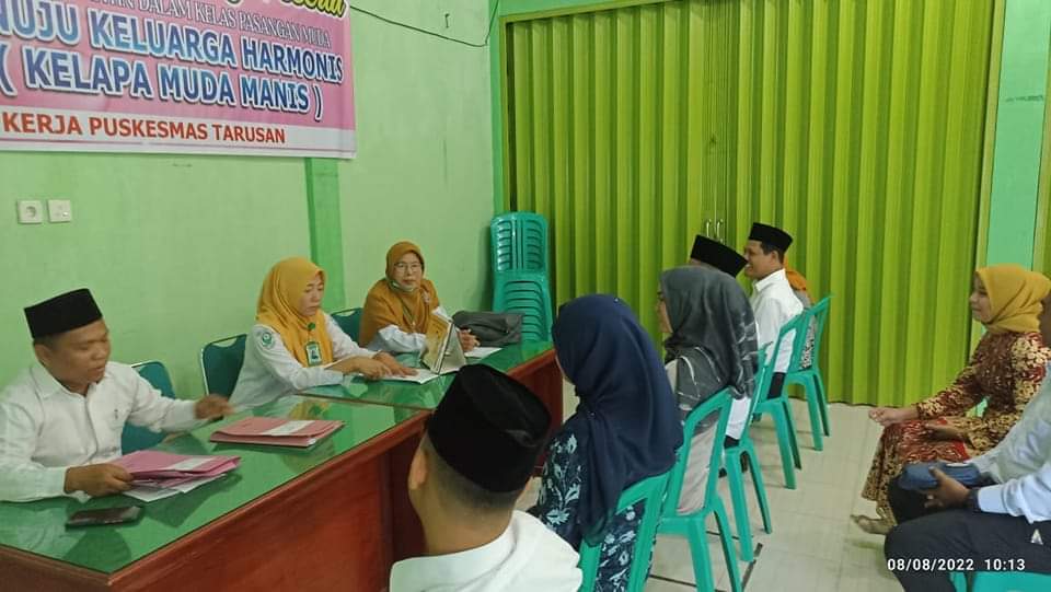 Petugas kesehatan reproduksi UPT Puskesmas Tarusan lakukan penyuluhan kesehatan kepada 5 pasang calo