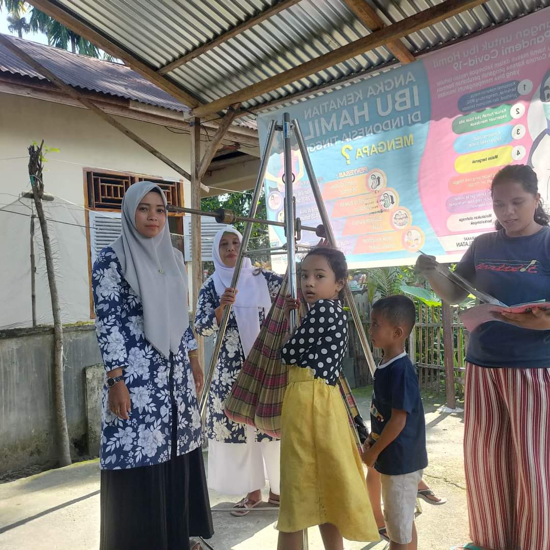 Puskesmas Koto Berapak melaksanakan Kegiatan Penimbangan Massal dan pemberian Vitamin A di Posyandu 
