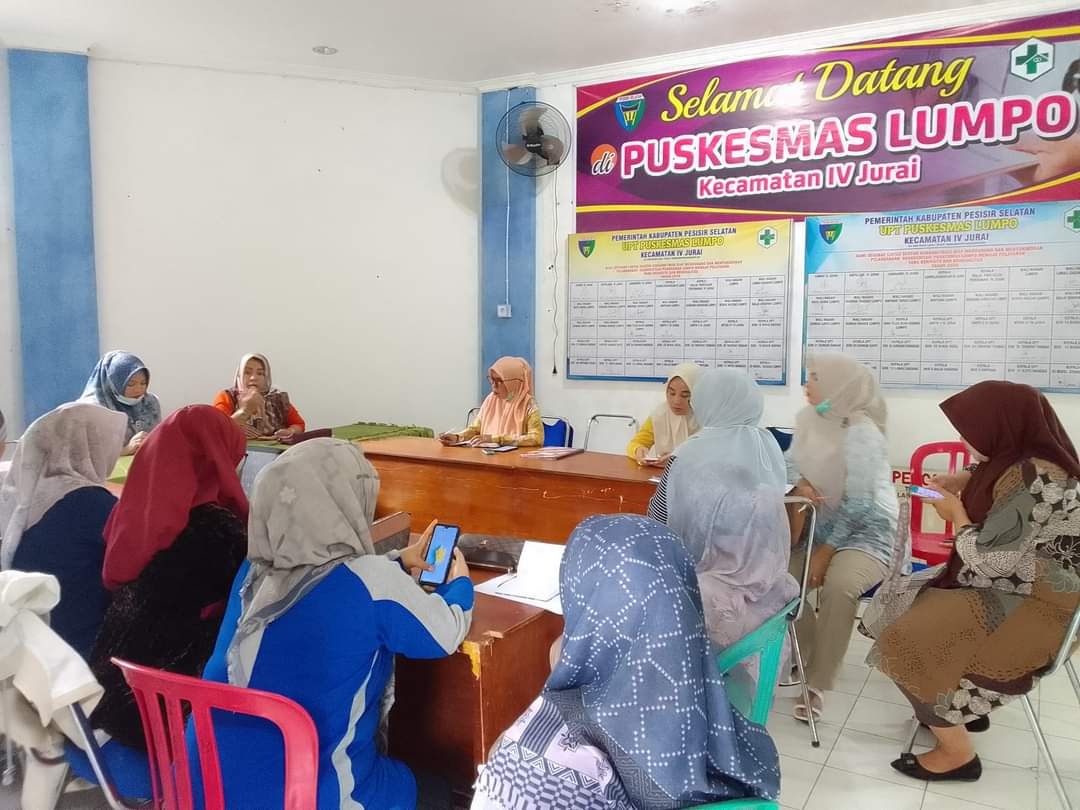 RAPAT UNTUK MEMPERSIAPKAN RE AKREDITASI PUSKESMAS LUMPO
