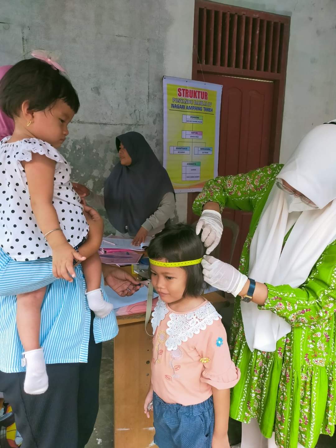 PENIMBANGAN MASSAL DAN PEMBERIAN VITAMIN A DI POSYANDU WILKER PUSK LUMPO