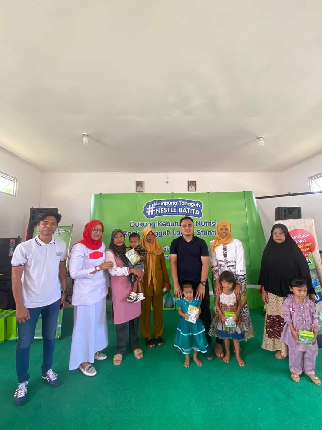 Pusk.Pasar Kuok berikan  Susu  terhadap Anak Balita & Balita Gizi Kurang dalam rangka HUT RI k 77.