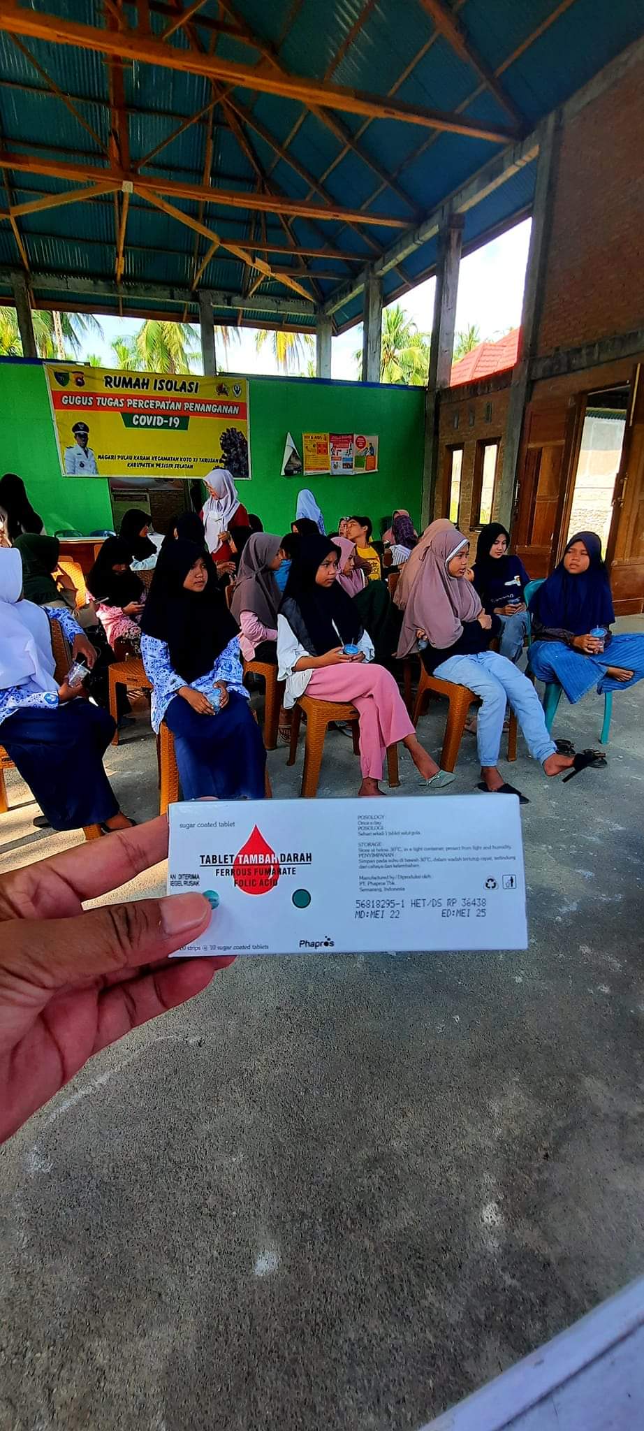 Pusk. Tarusan lakukan pemeriksaan kadar haemoglobin ( Hb ) remaja  putri dan pemberian tablet tambah