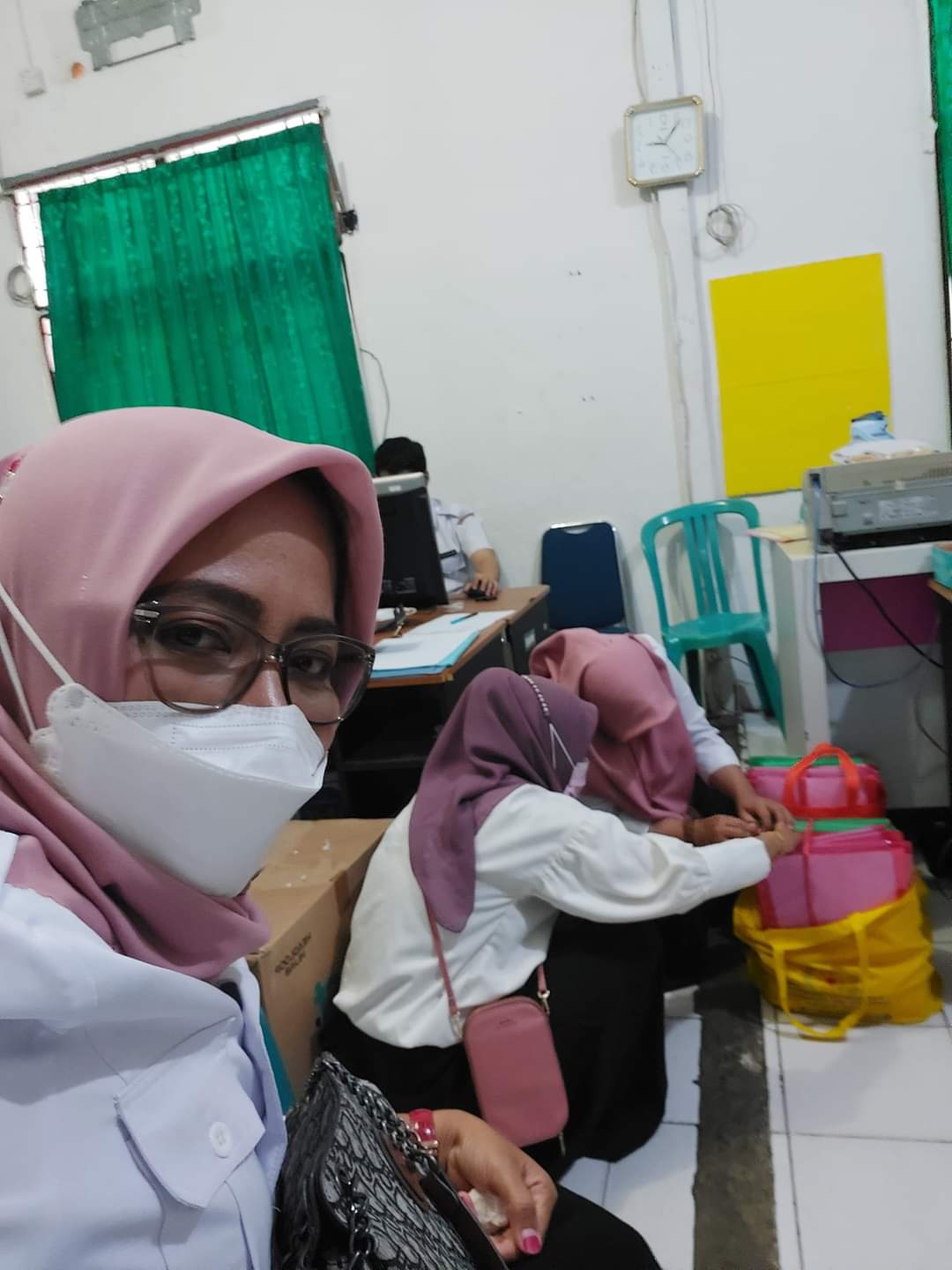 Puskesmas Pasar Kuok mengantarkan semua data tenaga Non ASN yg ada di Pusk sesuai dengan ketentuan y