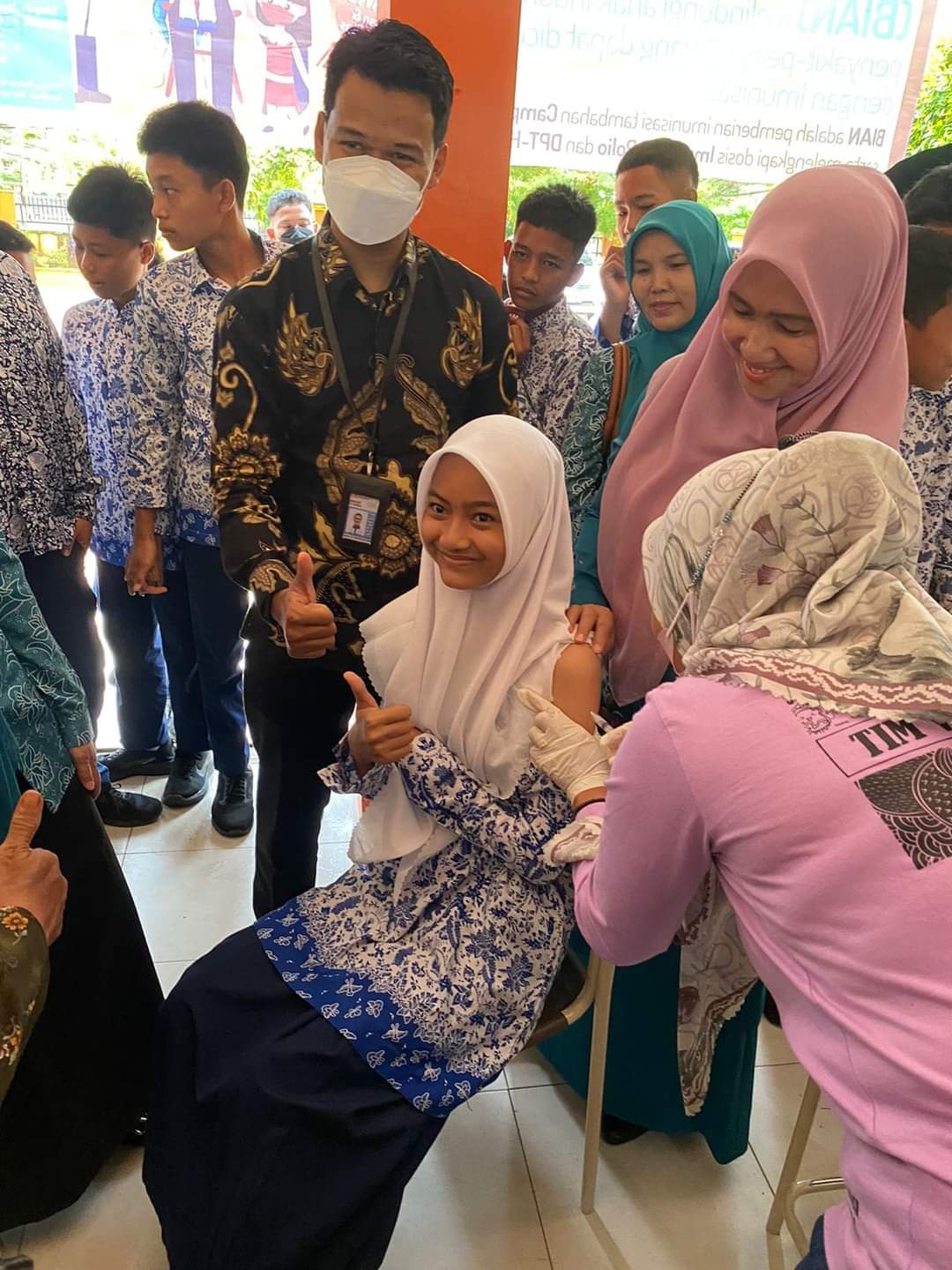 Puskesmas Salido laksanakan Bulan Imunisasi Anak Nasional ( BIAN ) di SLTPN 1 Painan 