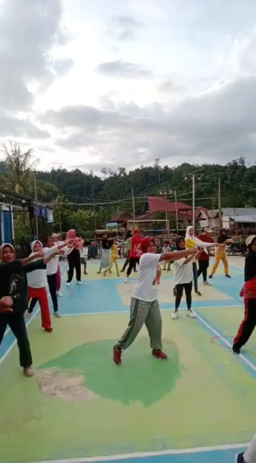 UPT Puskesmas Tarusan laukukan kegiatan aktivitas fisik masyarakat nagari Mandeh