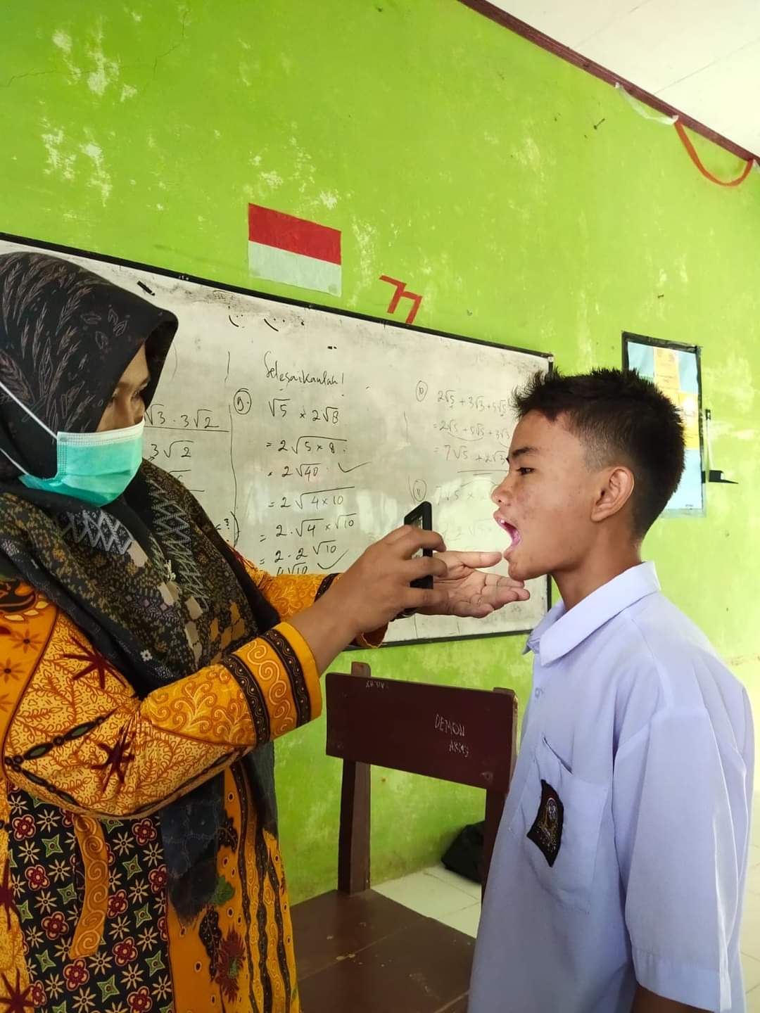 UPT Puskesmas Tarusan  melakukan penjaringan kesehatan anak sekolah di  SMKN  1 Tarusan kelas X.