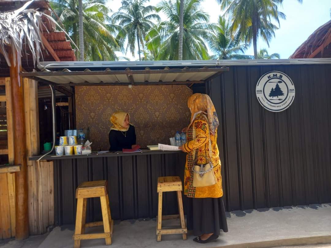 UPT Puskesmas Tarusan lakukan inspeksi / pembinaan  pengolahan makanan di kawasa  wisata pantai muar
