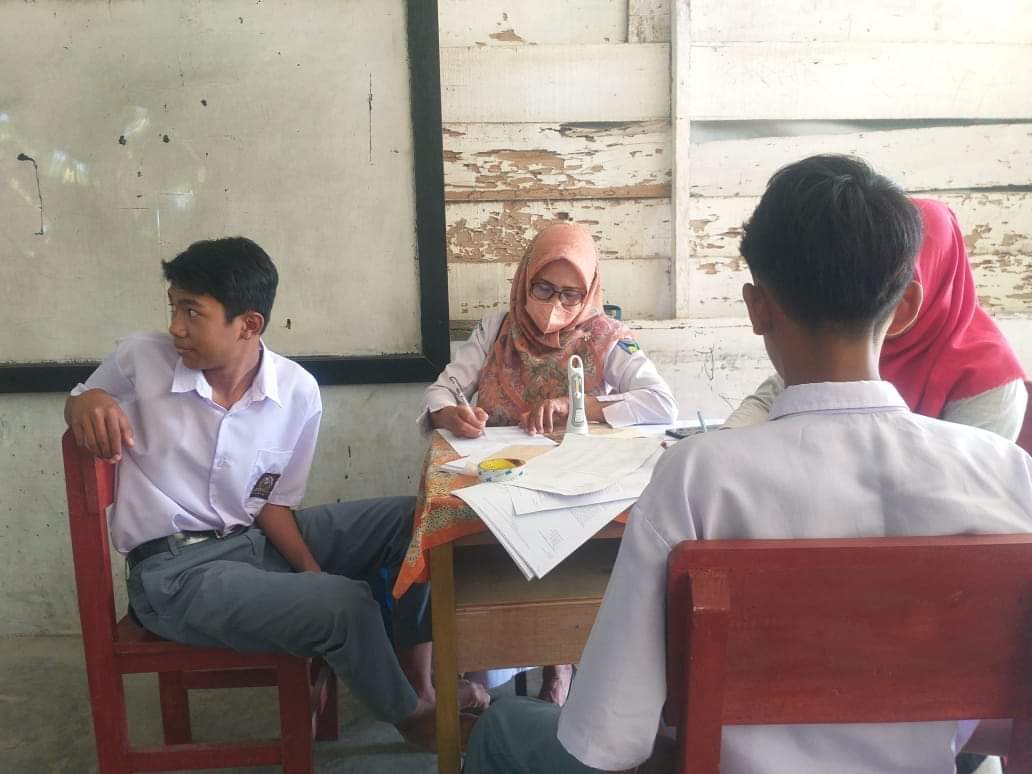 PUSKESMAS PASAR BARU LAKSANAKAN PENJARINGAN KESEHATAN SISWA BARU di SMK AL ANHAR  BAYANG