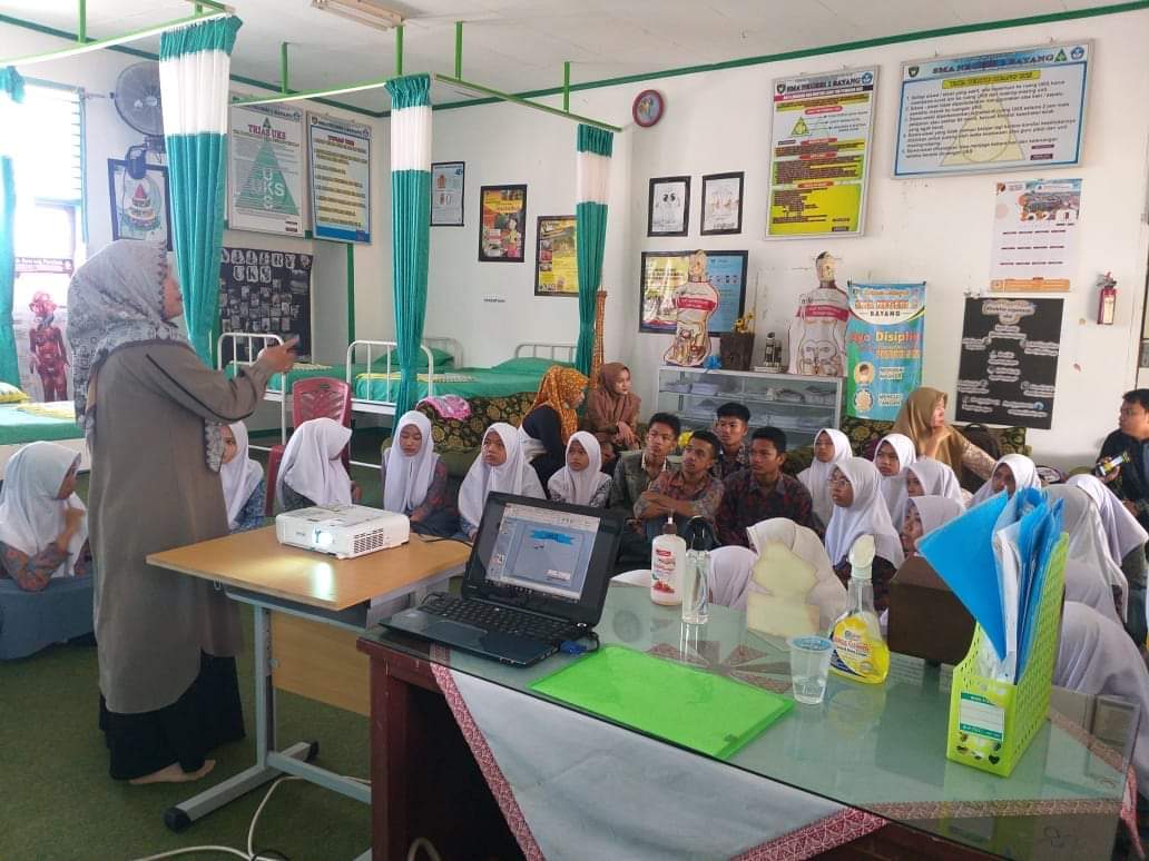 PUSKESMAS PASAR BARU LAKUKAN  PEMBINAAN KADER KESEHATAN REMAJA DI SMA N 2 BAYANG