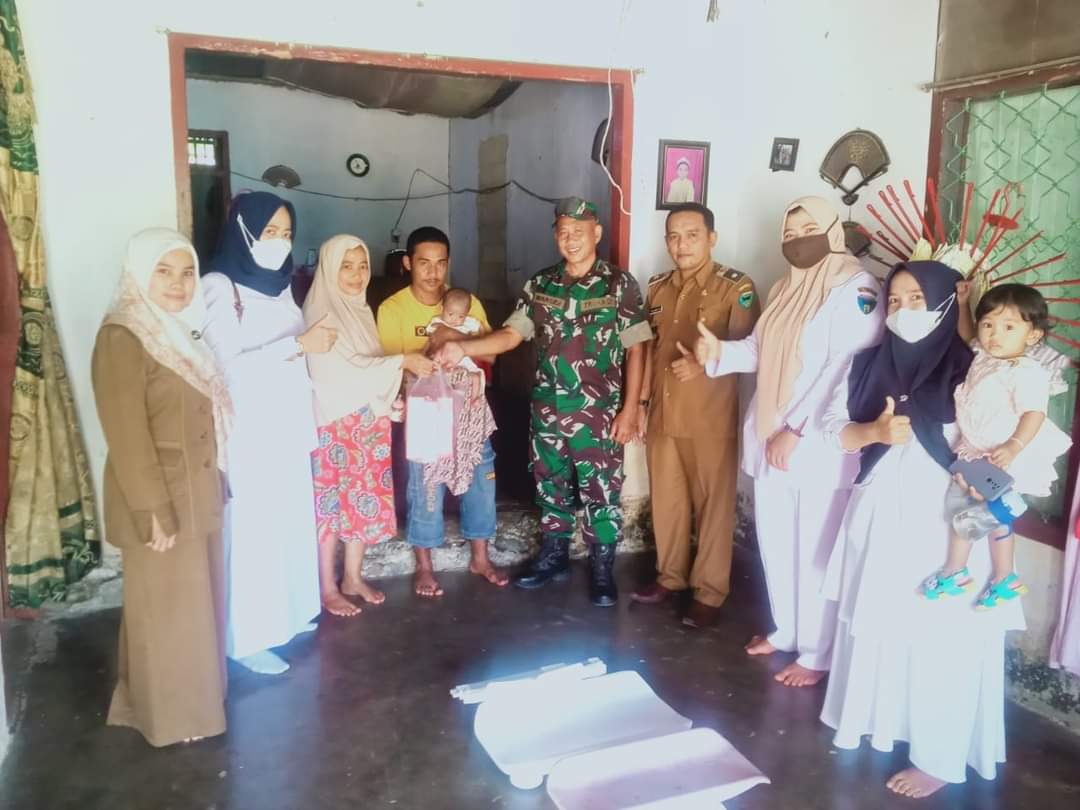 KUNJUNGAN PEMANTAUAN & PEMBERIAN BANTUAN BAYI GIBUR. Tim Gizi Puskesmas Pasar Kuok, 