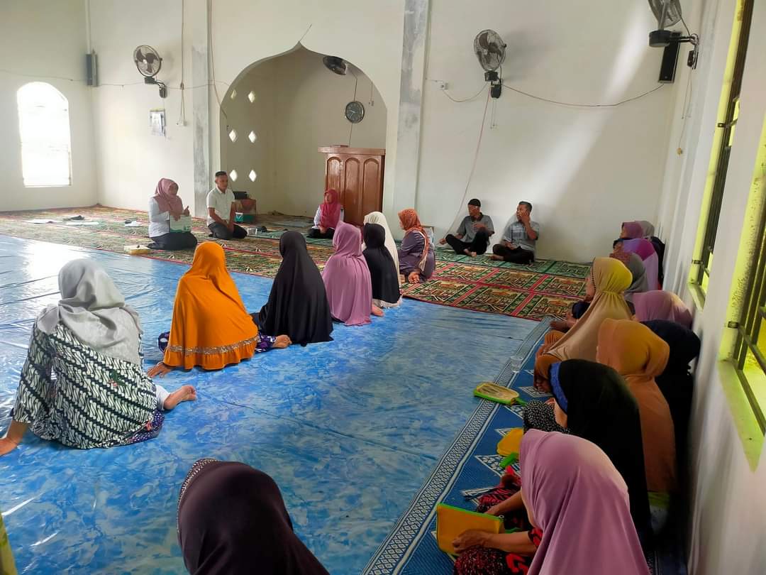 Penyuluhan kelompok di posyandu lansia Koto Nan Tigo wilayah  Puskesmas Pasar Kuok 