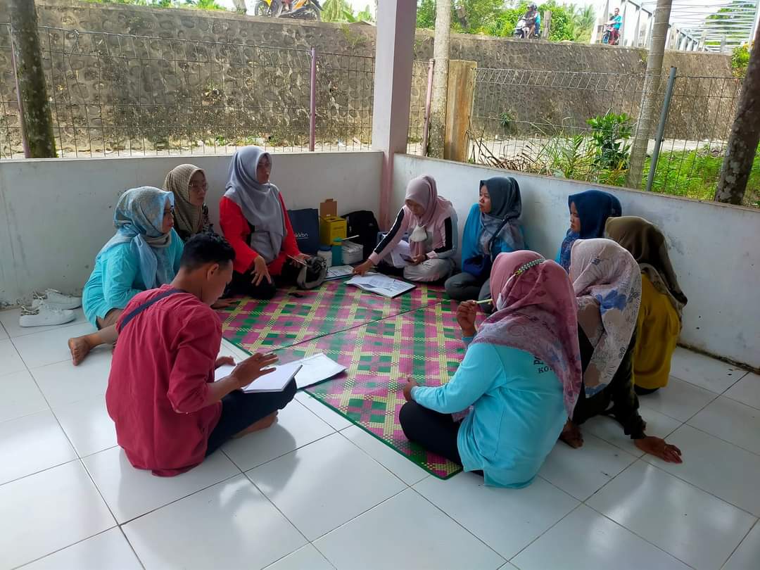 Penyuluhan kelompok dan supervisi  ke posyandu di Koto Nan Tigo wilayah  Puskesmas Pasar Kuok 