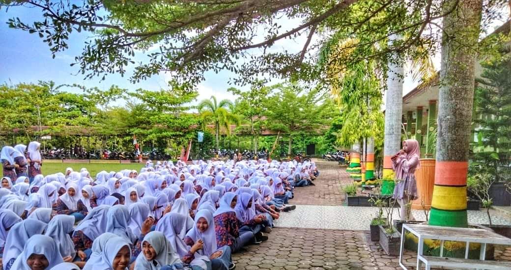 PUSKESMAS PASARBARU PENYULUHAN ANEMIA SERTA KONSUMSI TABLET TAMBAH DARAH SERENTAK PADA REMAJA PUTRI 