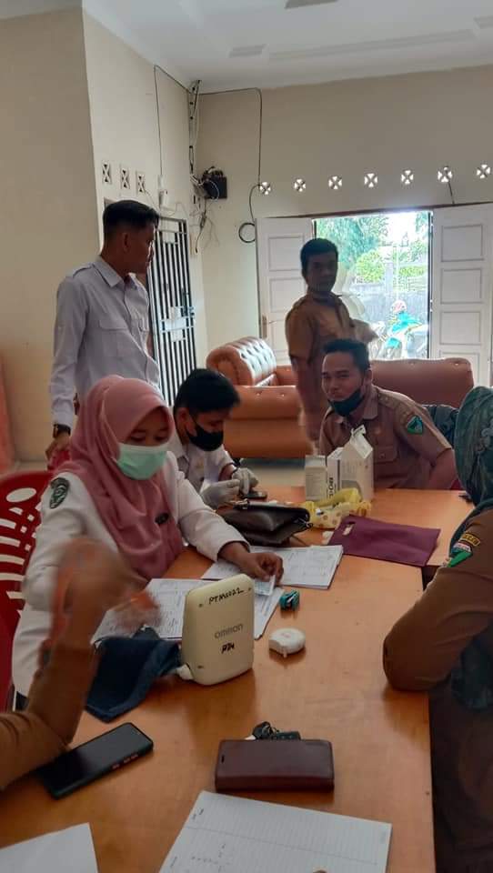 DETEKSI DINI FAKTOR RESIKO PENYAKIT TIDAK MENULAR WILAYAH KERJA PUSKESMAS INDERAPURA
