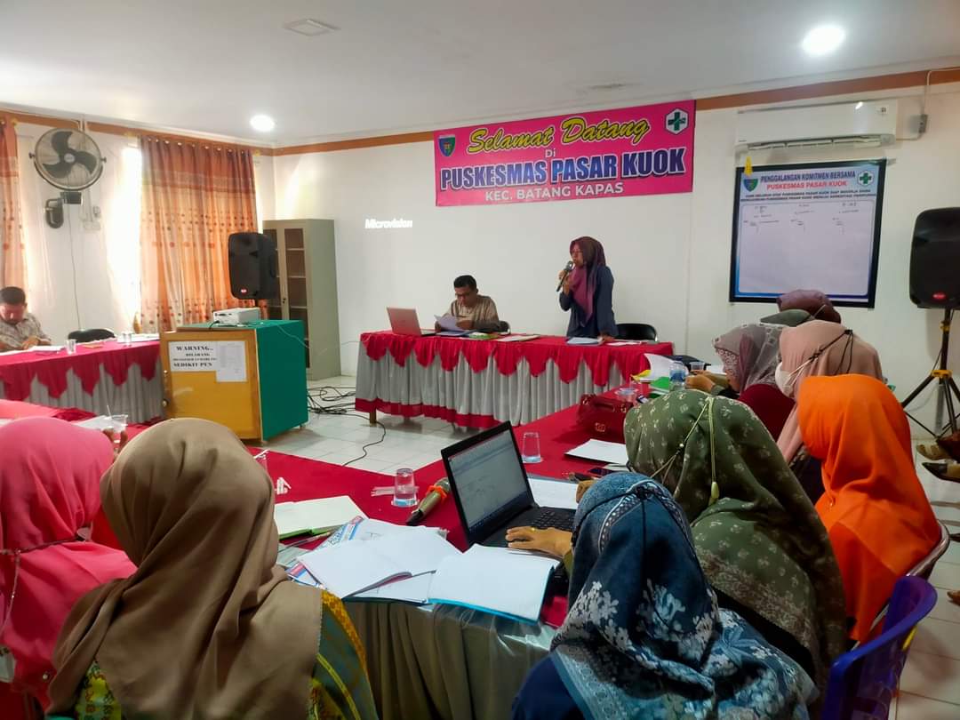 Lokmin bulanan yang di buka oleh Kepala Puskesmas Pasar Kuok Bapak dr H.Jumatul Riyald