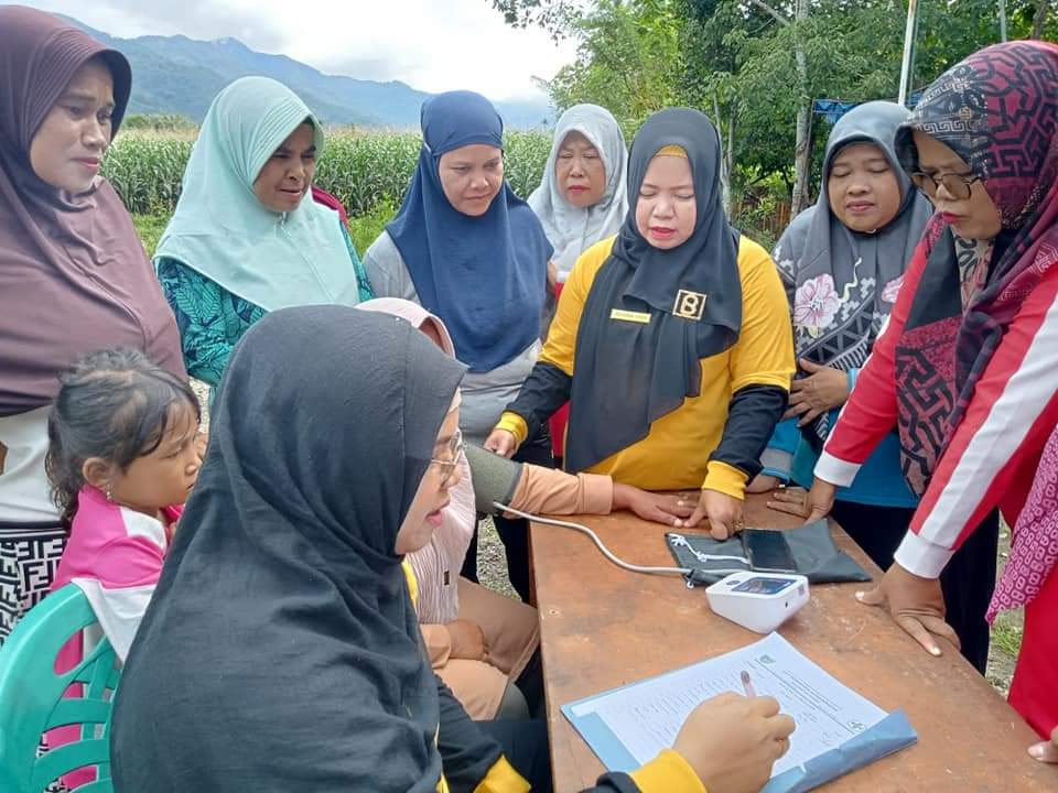 Penanggung jawab prolanis puskesmas Koto Berapak melalukan kegiatan prolanis di kanagarian kapelgam
