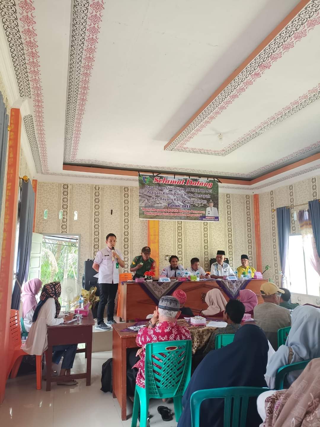 Petugas puskesmas koto berapak bersama anggota mengikuti musrembang nagari koto baru kecamatan bayan