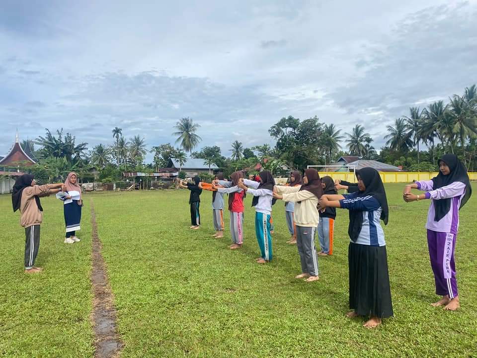 PUSKESMAS INDERAPURA LAKSANAKAN PEMERIKSAAN KEBUGARAN JASMANI PADA SISWA/SISWI SMAN 1 PANCUNG SOAL 