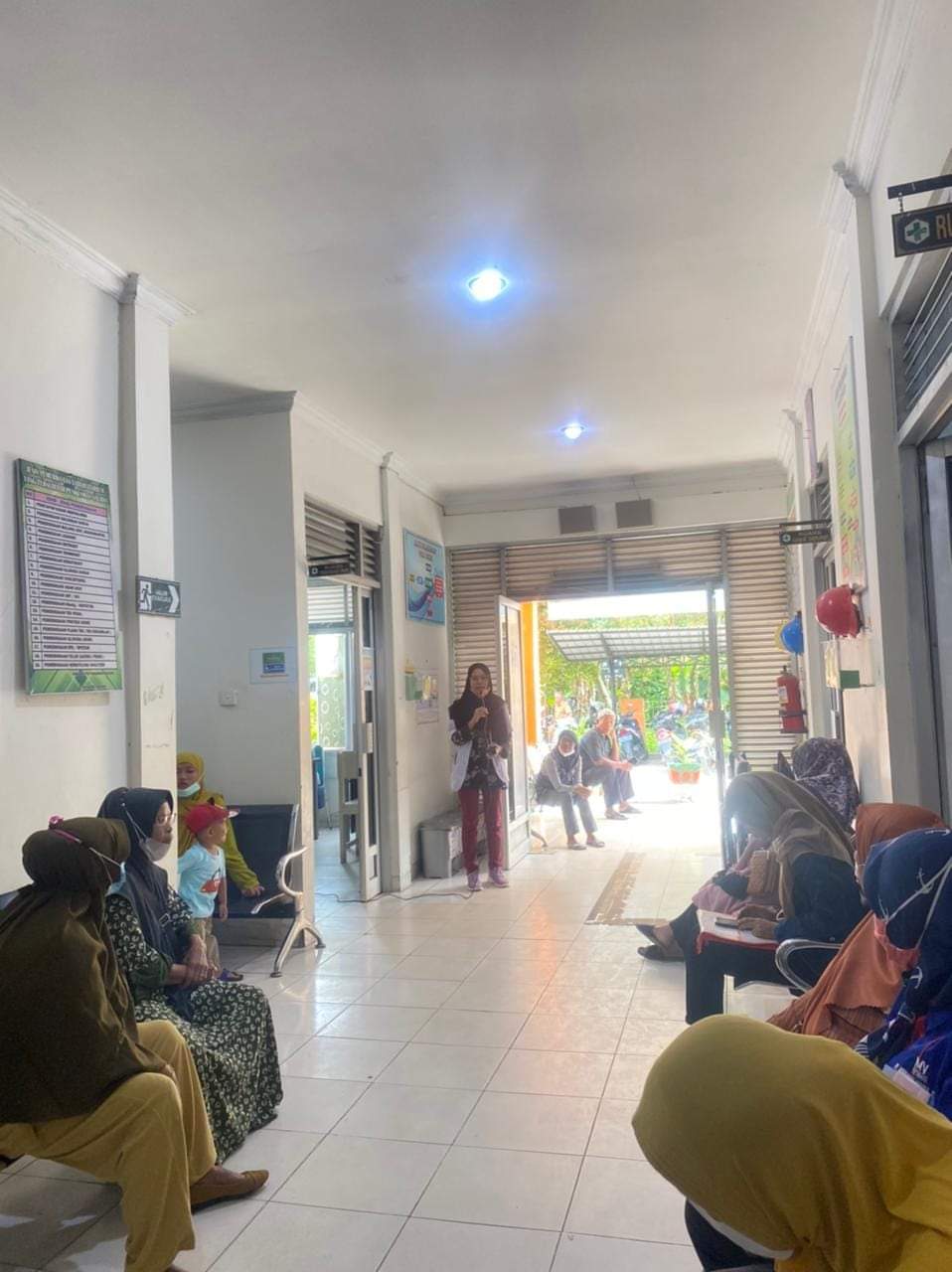 Penyuluhan dalam Gedung Puskesmas Salido 