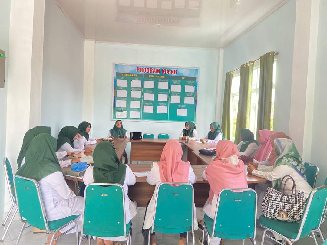 RAPAT INTERNAL TENTANG PELAYANAN KIA DI PUSKESMAS INDERAPURA 
