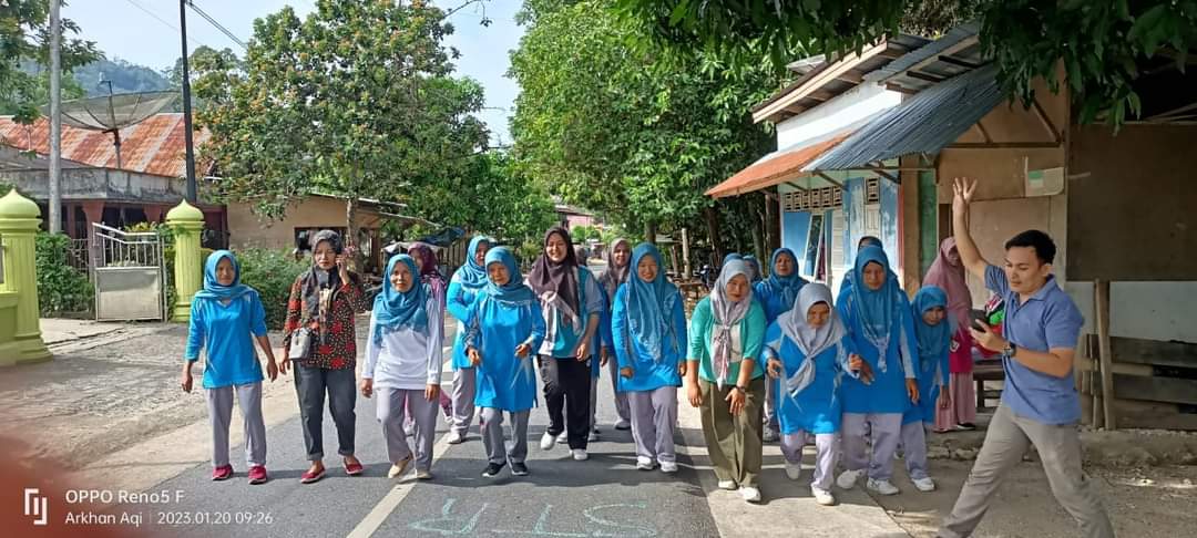 Puskesmas Koto Berapak melakukan tes kebugaran di nagari koto Baru Kecamatan Bayang